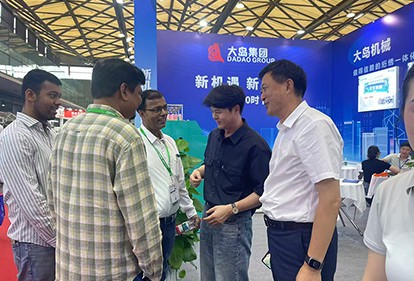 CISMA2025現(xiàn)場(chǎng)直擊 | 大島機(jī)械集團(tuán)展位人氣爆棚，超高速絎繡機(jī)引全球客商矚目